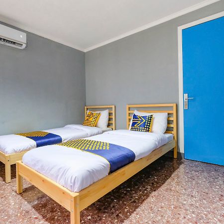 Отель Spot On 2281 Omajo Семаранг Экстерьер фото